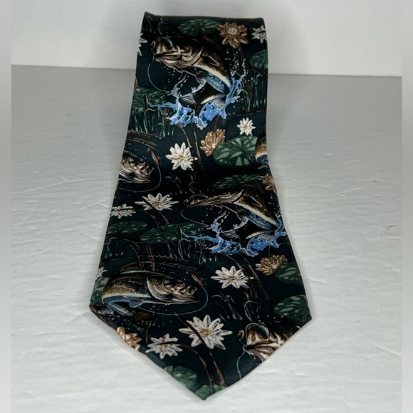 VTG Eagle Wings John Q Wright Artist 100% Silk Neck Tie Bass Fishing Action - Picture 2 of 7